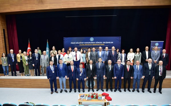 Balıkesir Üniversitesi (BAÜN) tarafından düzenlenen "Fikri Mülkiyet Hukukunda Güncel Gelişmeler Uluslararası Sempozyumu", BAÜN Atatürk Kongre ve Kültür Merkezi'nin Malazgirt Konferans Salonu'nda gerçekleştirilen açılış töreniyle başladı.