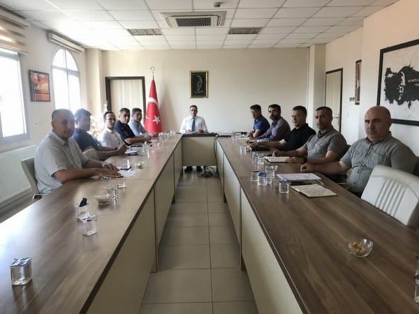 Balıkesir Burhaniye'de, Bağımlılıkla Mücadele ilçe Koordinasyon Kurulu Toplantısı, Kaymakam İlyas Memiş başkanlığında gerçekleştirildi. Toplantı, Kaymakamlık salonunda düzenlendi ve önceki toplantı kararları değerlendirildi.