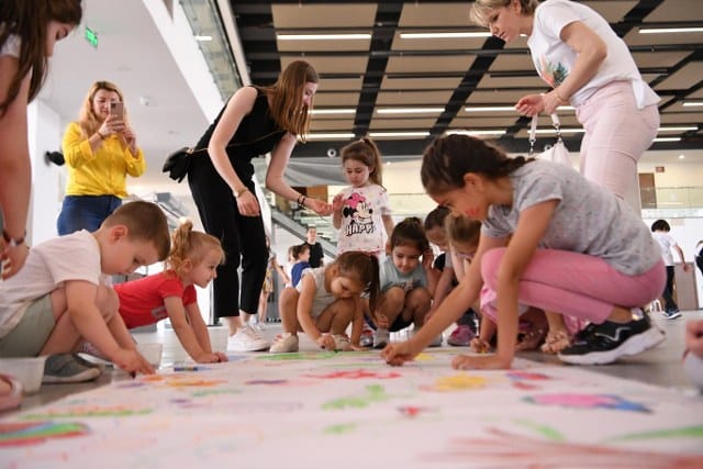 Balıkesir Büyükşehir Belediyesi tarafından 17-24 Haziran günleri arasında şehrin her ilçesinde hem yetişkinler hem de çocuklar için Tiyatro Festivali düzenlendi. 
