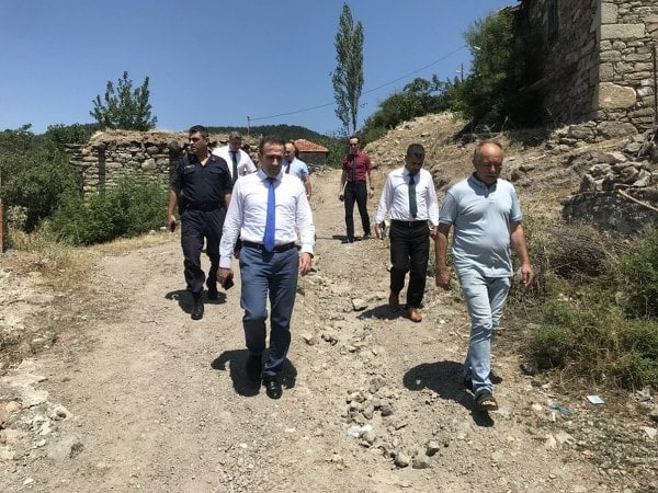 Burhaniye Kaymakamı İlyas Memiş, mahalle ziyaretleri programı kapsamında kırsal bölgelerde bulunan Karadere ve Çamtepe mahallelerine ziyaret gerçekleştirdi. Kaymakam İlyas Memiş, Karadere Mahalle Muhtarı Ramazan Koç ve Çamtepe Mahalle Muhtarı Arif Aygül'den bilgi alarak vatandaşların taleplerini dinledi. Bu ziyaretlerde, Kaymakam Memiş vatandaşlarla yakından bir araya gelerek onların görüşlerini değerlendirdi.