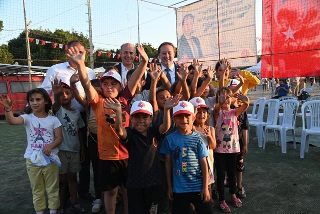 Balıkesir'in merkez Karesi ilçesinde bulunan Şamlı kırsal mahallesinde gerçekleştirilen geleneksel Şamlı Panayırı bu yılda doludizgin geçti.