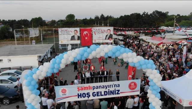 Balıkesir'in merkez Karesi ilçesinde bulunan Şamlı kırsal mahallesinde gerçekleştirilen geleneksel Şamlı Panayırı bu yılda doludizgin geçti.
