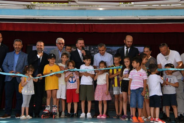 Erdek, Balıkesir Büyükşehir Belediye Başkanı Yücel Yılmaz’ın önderliğinde 26 projenin hayata geçirilmesiyle eski ihtişamına kavuşuyor.