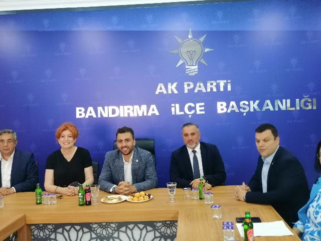 Bandırma'da AK Parti ilçe teşkilatında gerçekleştirilen bayramlaşmada AKP Balıkesir Milletvekili Ali Taylan Öztaylan Bandırma'nın il olmasıyla ilgili açıklamalarda bulundu.