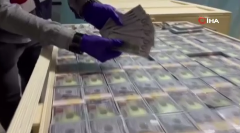 İstanbul İl Jandarma Komutanlığı ekipleri tarafından gerçekleştirilen bir operasyonda, Afrika ülkelerine sahte dolar gönderme planı içinde olduğu tespit edilen 6 kişi suçüstü yakalandı. Yakalanan kişiler arasında yabancı uyruklu şahıslar da bulunuyordu. Şüphelilerin kullandığı depoda yapılan aramalarda, toplamda 1 milyar dolar değerinde, 100'lük banknotlar şeklinde yaklaşık 10 milyon adet sahte para ele geçirildi.