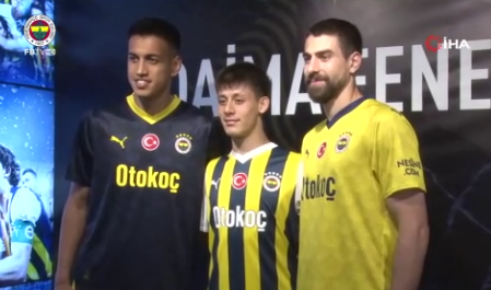 Fenerbahçe Futbol Takımı’nın 2023-2024 sezonunda giyeceği formaları, "Daima Fener" sloganıyla düzenlenen lansman ile basına tanıtıldı ve satışa sunuldu.