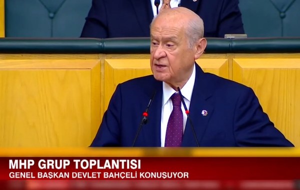 Milliyetçi Hareket Partisi (MHP) Genel Başkanı Dr. Devlet Bahçeli'nin grup toplantısında tekrar gündeme getirdiği '100 il, bin ilçe' açıklamasının ardından konunun Ak Parti MYK'sında da gündeme geldiği öğrenildi.