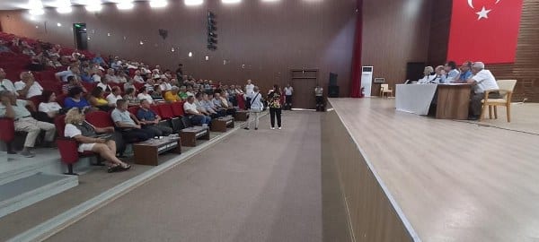 MHP Genel Başkanı Dr.Devlet Bahçeli tarafından son zamanlarda göndeme getirilen "100'üncü Yılda 100 İl Projesi" kapsamında Balıkesir'in Edremit İlçesi'de il olabilmek için kolları sıvadı. Balıkesir'de Bandırma'nın ardından Edremit ilçesinin de il olabileceğini ifade edilmesi ile birlikte Edremit'te sivil toplum örgütleri bir araya gelerek 'Nasıl il olabiliriz' i tartıştı.