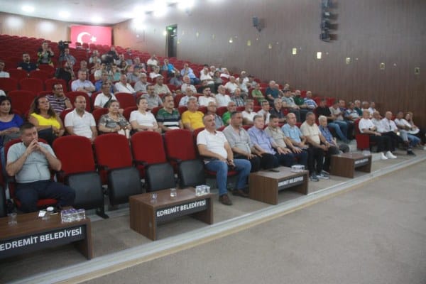 MHP Genel Başkanı Dr.Devlet Bahçeli tarafından son zamanlarda göndeme getirilen "100'üncü Yılda 100 İl Projesi" kapsamında Balıkesir'in Edremit İlçesi'de il olabilmek için kolları sıvadı. Balıkesir'de Bandırma'nın ardından Edremit ilçesinin de il olabileceğini ifade edilmesi ile birlikte Edremit'te sivil toplum örgütleri bir araya gelerek 'Nasıl il olabiliriz' i tartıştı.