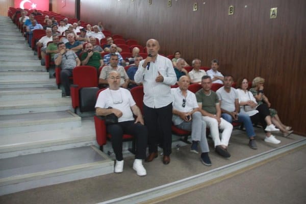 MHP Genel Başkanı Dr.Devlet Bahçeli tarafından son zamanlarda göndeme getirilen "100'üncü Yılda 100 İl Projesi" kapsamında Balıkesir'in Edremit İlçesi'de il olabilmek için kolları sıvadı. Balıkesir'de Bandırma'nın ardından Edremit ilçesinin de il olabileceğini ifade edilmesi ile birlikte Edremit'te sivil toplum örgütleri bir araya gelerek 'Nasıl il olabiliriz' i tartıştı.