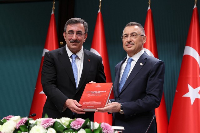 Cevdet Yılmaz, düzenlenen devir teslim töreni ile Cumhurbaşkanlığı Yardımcılığı görevini Fuat Oktay’dan devraldı. 