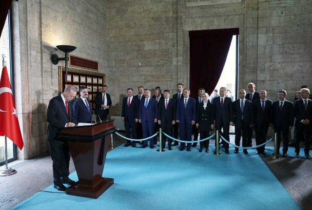 Cumhurbaşkanı Recep Tayyip Erdoğan ve yeni Cumhurbaşkanlığı kabinesi Anıtkabir’i ziyaret etti.