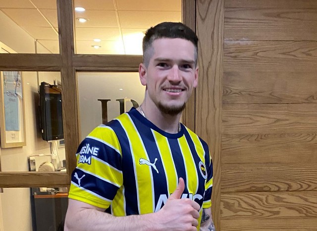 Fenerbahçe, takımın sosyal medya hesabından yapılan paylaşımla 26 yaşındaki İngiliz futbolcu Ryan Kent'i kadrosuna kattığını açıkladı.