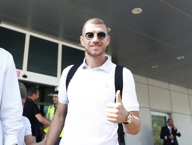 Edin Dzeko, sağlık kontrollerinden geçmek ve transfer görüşmelerini tamamlamak üzere İstanbul’a geldi.