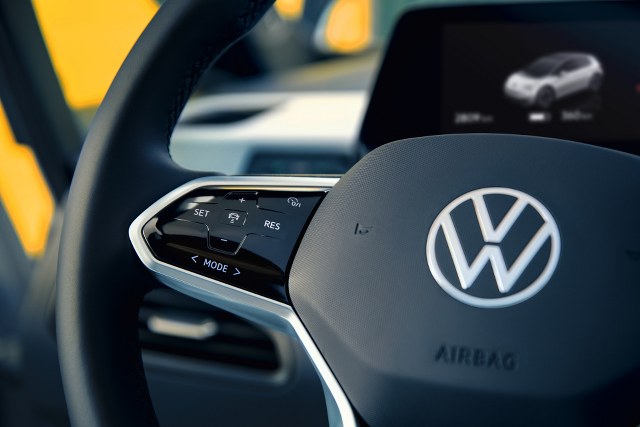 Otomobil fiyatlarındaki zam trendi devam ediyor. Volkswagen, tüm otomobillerine yaklaşık olarak yüzde 4'lük bir zam yaptı ve böylelikle haziran ayında gerçekleştirdiği üçüncü zam oldu.