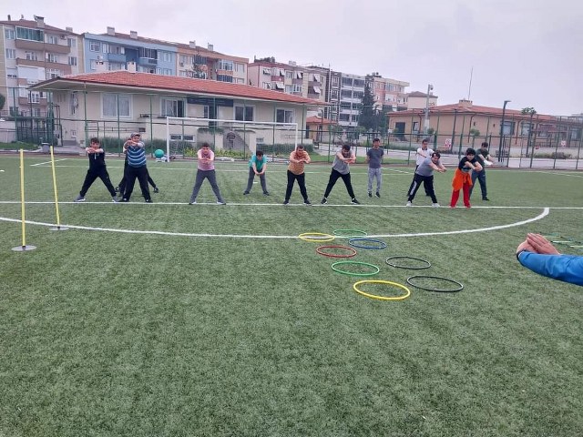 Gençlik ve Spor Bakanlığı'nın yürüttüğü "Mutlu Çarşamba Projesi" kapsamında ilçedeki engelli bireylere yönelik özel eğitimler devam ediyor.