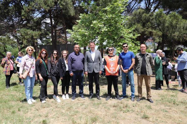 5 haziran Dünya Çevre Günü Bandırma'da bulunan dört önemli kurum ve çocuklarla birlikte, General Balcı Çamlığında kutladı.