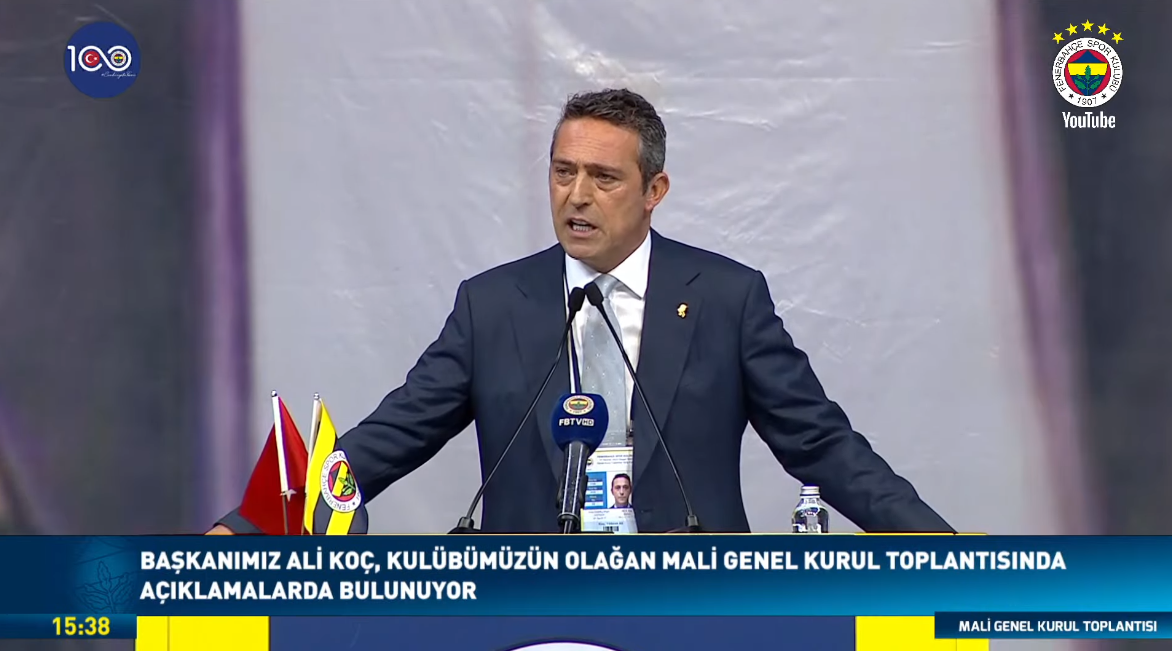 Fenerbahçe’nin 2022 Yılı Olağan Mali Genel Kurul Toplantısı'nda Başkan Ali Koç'un konuşması sırasında salonda gerginlik çıktı ve 15 dakika ara verildi.