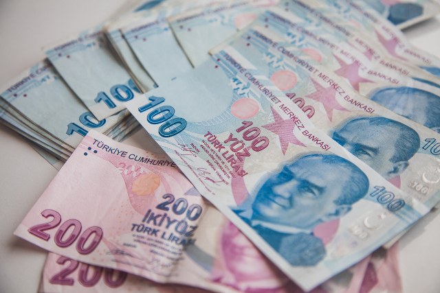 Asgari Ücret Belirleme Komisyonu'nun toplanma tarihi belli oldu. Komisyon, asgari ücrete yapılacak ara zam oranını görüşmek üzere 13 Haziran'da toplanacak.
