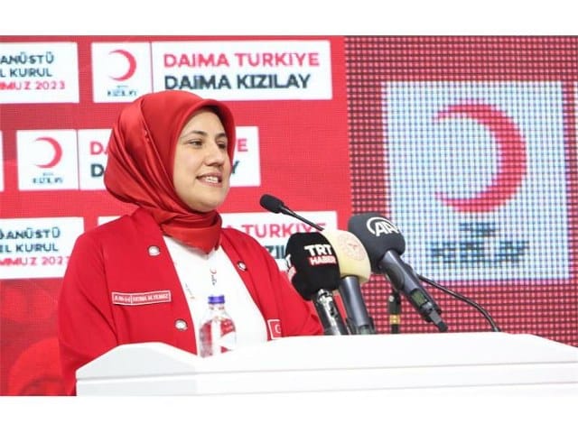 Kızılay’ın olağanüstü genel kurulu, Ankara’da Kızılay’a ait Etimesgut yerleşkesinde gerçekleştirildi. Yurdun dört bir yanından gelen Kızılay delegelerinin oy kullandığı olağanüstü genel kurulda geçerli oyların tamamını alan Fatma Meriç Yılmaz genel başkan oldu.
