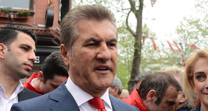 CHP Erzincan Milletvekili Mustafa Sarıgül'ün Meclis'te 22. Dönem ANAP Milletvekili Turan Tüysüz tarafından yumruklu saldırıya uğradığı iddia edilirken Sarıgül bu iddiayı yalanladı ve saldırının aslında s