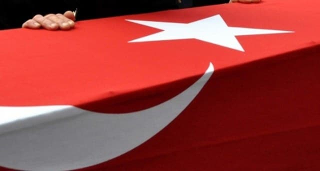 Milli Savunma Bakanlığı (MSB), Van’ın Özalp ilçesinde silah kazası sonucu yaralanan Sözleşmeli Er Ömer Cinkara’nın şehit olduğunu açıkladı