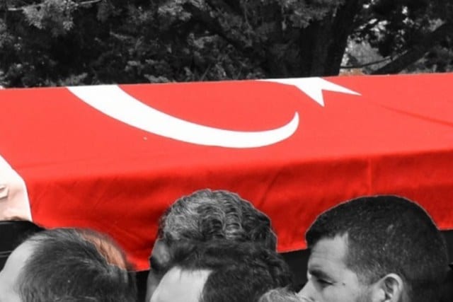 Milli Savunma Bakanlığı (MSB), 2018 yılında PKK’lı teröristlerin düzenlediği bombalı saldırıda gazi olan İsmet Eraslan'ın şehit olduğunu açıkladı.