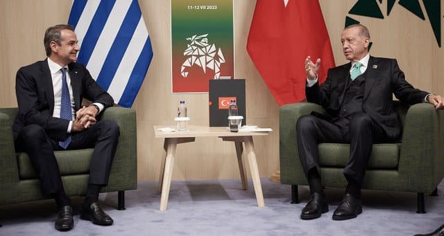 Yunan medyası, Cumhurbaşkanı Recep Tayyip Erdoğan ve Yunanistan Başbakanı Kyriakos Miçotakis ile gerçekleştirdiği görüşmenin "mükemmel" bir atmosferde geçtiğini ve planlanandan uzun sürdüğünü duyurdu.
