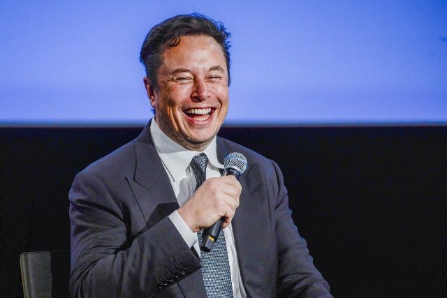 Elon Musk, Twitter'da kullanıcılar için tweet görüntüleme sayılarında sınırlandırma getirdi.
