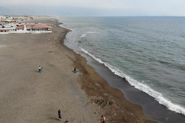 Depremin yerle bir ettiği Hatay’da, 14 kilometrelik kıyı şeridiyle Türkiye’nin en uzun sahili olan Samandağ'da yoğunluk bu bayram geçtiğimiz yıllara oranla yok denecek kadar az oldu.