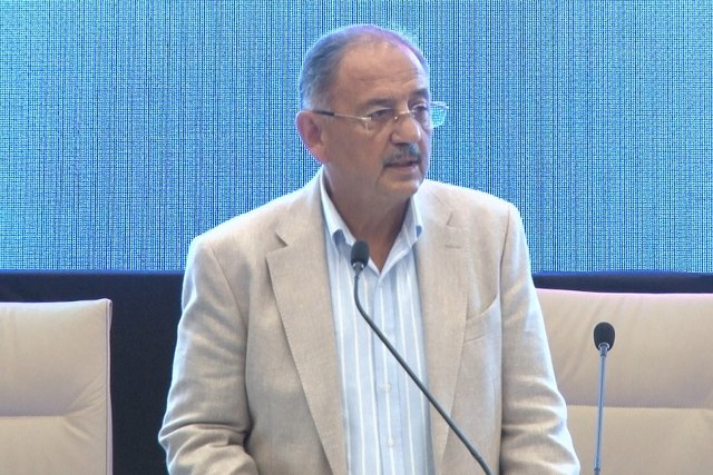 Çevre, Şehircilik ve İklim Değişikliği Bakanı Mehmet Özhaseki; "Fay kırıkları ve fay hatları üzerinde yapılaşma olmayacak." dedi.