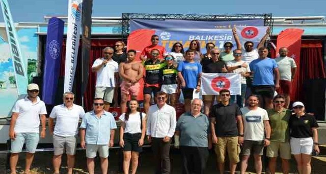 İlk ayağı Bigadiç'te Duatlon olarak, ikinci ayağı Erdek Ocaklar Aquathlon olarak gerçekleştirilen TRIATHL10 CUP'ın organizasyonunun finali Balıkesir'in Gömeç ilçesinde gerçekleştirildi.