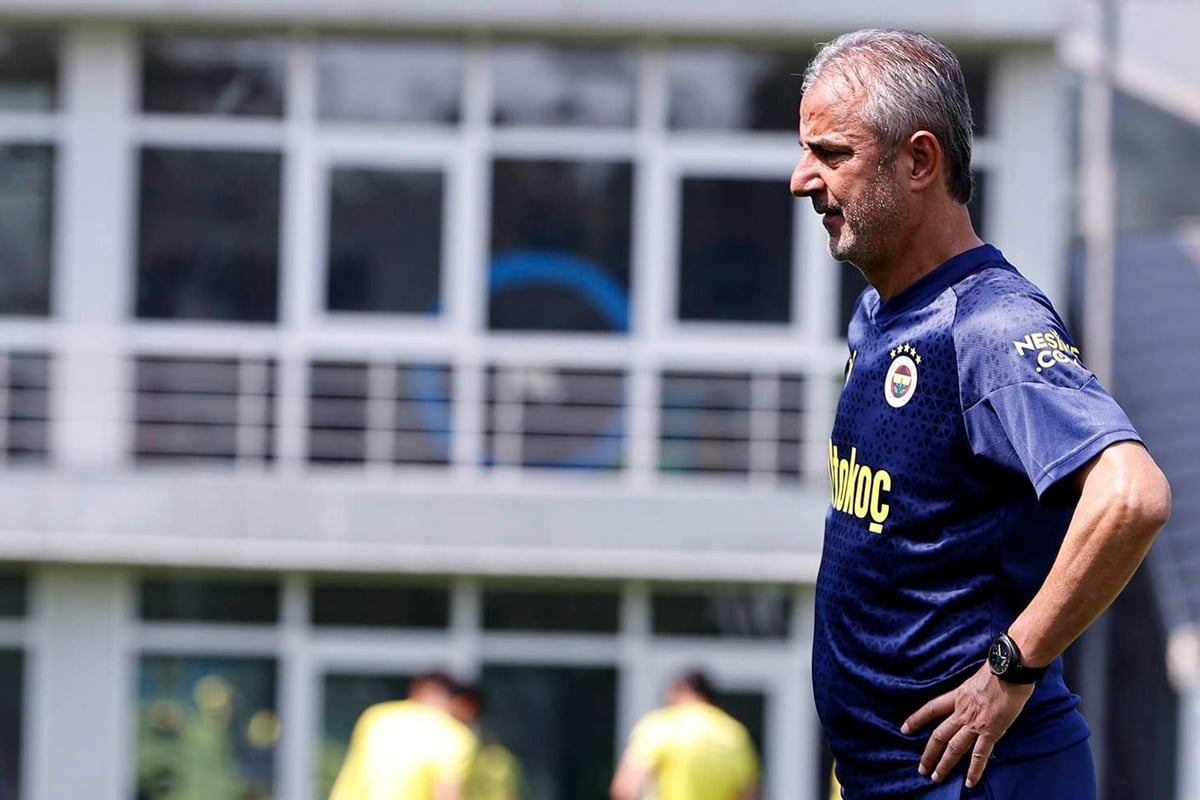 Fenerbahçe Kulübü, teknik direktör İsmail Kartal ile 1 yıllık sözleşme imzalandığını duyurdu.