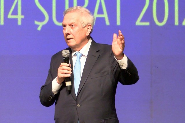 Fenerbahçe Gönüllüleri Derneği tarafından "3 Temmuz'un Dünü, Bugünü, Yarını" adlı bir panel düzenlendi. Panelde konuşan Eski Başkan Aziz Yıldırım, “Direnişin ateşini yakan Fenerbahçe'nin kendisidir." dedi.