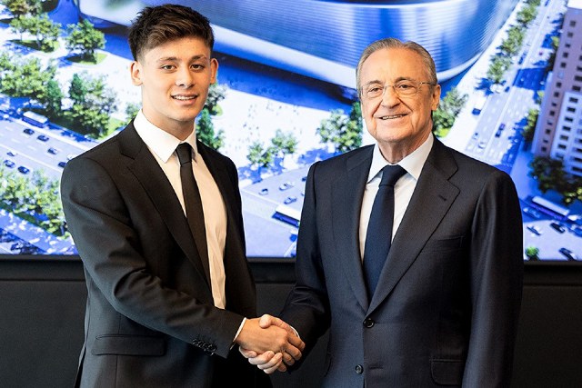 Arda Güler, İspanyol devi Real Madrid'le 6 yıllık sözleşmeyi resmi olarak imzaladı. 