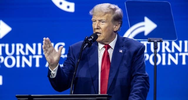 ABD’de ulusal 'gizli belgeleri' saklamakla suçlanan eski ABD Başkanı Donald Trump’ın davasının 20 Mayıs 2024’te başlayacağı açıklandı.