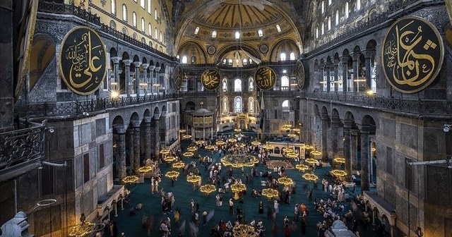 15 Temmuz darbe girişiminin 7. yıl dönümü dolayısıyla şehitler için Ayasofya-i Kebir Camii Şerifi’nde 252 hatim indirildi.