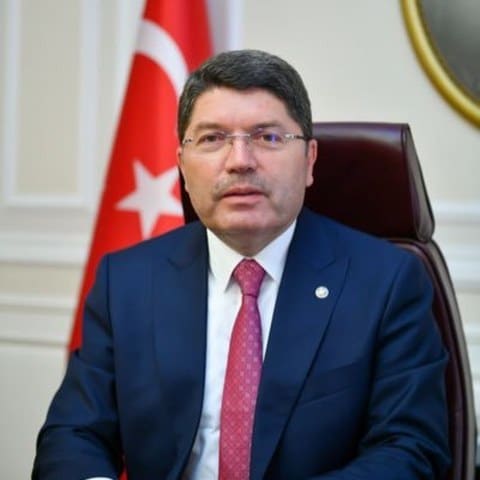 Adalet Bakanı Yılmaz Tunç, sosyal medya hesabı twitter'dan yaptığı paylaşım ile meslektaşlarının 10 Temmuz Dünya Hukuk Günü’nü kutladı.