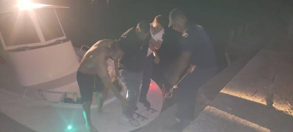 İznik Gölü'nde tekneleri alabora olan üç arkadaş, jandarma ekipleri tarafından kurtarıldı.