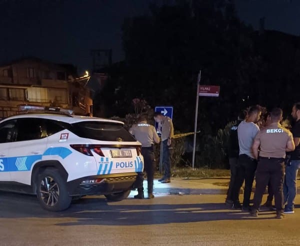 Sakarya'nın Sapanca ilçesinde, iddialara göre bir alacak verecek meselesi nedeniyle ortaya çıkan olayda bir kişi silahla vurularak yaralandı. Olayla ilgili olarak yapılan soruşturma sonucunda, 1 kişi tutuklandı.