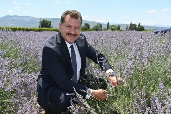 Türkiye ve dünyanın tek Aromaterapi Festivali, "Tarladan Hasada, Lezzet, Şifa, Sanat" temasıyla düzenleniyor. Festival, 6 Temmuz'da 4. kez kapılarını açacak ve eğitim seminerlerinden hasat etkinliklerine, atölye çalışmalarından söyleşi ve konserlere kadar birbirinden farklı 111 etkinliğe ev sahipliği yapacak.