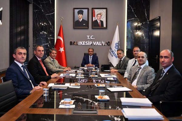 Vali Hasan Şıldak başkanlığında Balıkesir'de eğitim alanındaki çalışmaların değerlendirildiği bir toplantı gerçekleştirildi.