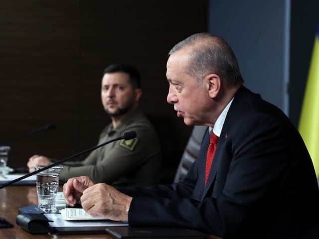 “Ukrayna NATO’ya üyeliği hak ediyor”