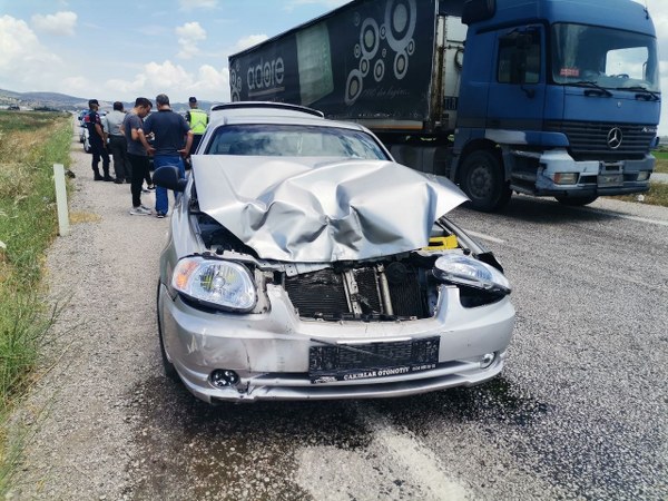 Gönen ilçesinde meydana gelen trafik kazasında, iki aracın çarpışması sonucunda 1 kişi yaralandı.