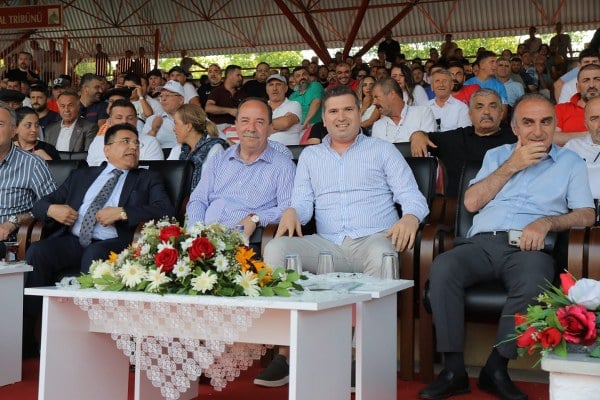 Edremit Belediye Başkan Yardımcısı Tayfun Canlı, Edirne Belediye Başkanı Recep Gürkan'ın daveti üzerine 662. Tarihi Kırkpınar Yağlı Güreşleri'ni bizzat yerinde izledi.