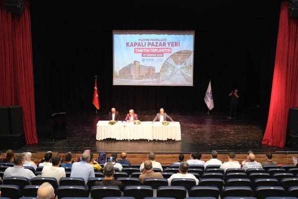 Altıeylül Belediyesi, Plevne Mahallesi'nde inşa ettiği Plevne Mahallesi Kapalı Pazar Yeri'nin tanıtım toplantısını gerçekleştirdi. Toplantı, Hasan Can Kültür Merkezi'nde pazarcı esnafının da katılımıyla düzenlendi.