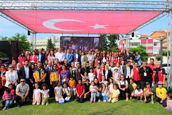 Gençlik ve Spor Bakanlığı'nın düzenlediği geleneksel yaz etkinlikleri olan Balıkesir gençlik kampları, bu yıl 11 Temmuz-26 Eylül 2023 tarihleri arasında gerçekleştirilecek. Bu kampların temel amacı, gençlere unutulmaz deneyimler sunmak ve onların gelişimine katkıda bulunmaktır.