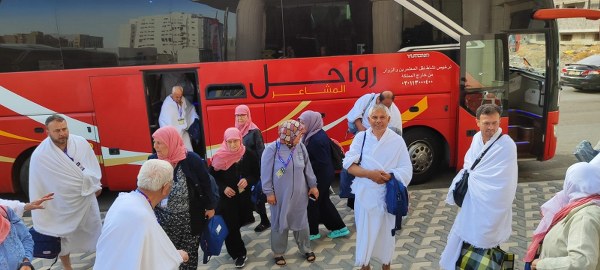 Burhaniye ilçesinde, 4 Haziran tarihinde kutsal hac yolculuğuna çıkan kafile, döndü. Hacıların karşılanması amacıyla, Çifte Minareli Cami önünde bir karşılama töreni düzenlendi.