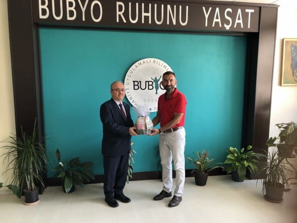Burhaniye ilçesinde bulunan BUBYO Otel, Körfez bölgesinin en büyük kamu uygulama tesisi olarak görev yapmaktadır ve Türkiye'nin önemli organizasyonlarına ev sahipliği yapmaya devam etmektedir.