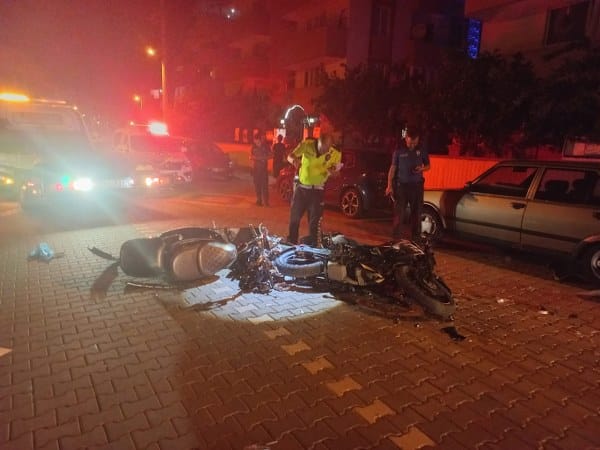 Edremit ilçesinde meydana gelen trafik kazasında, iki motosikletin  çarpışması sonucunda 4 kişi yaralandı. 